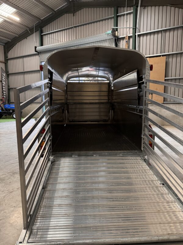 Nugent Livestock Trailer L3618H 12′ x 6’ - Image 6